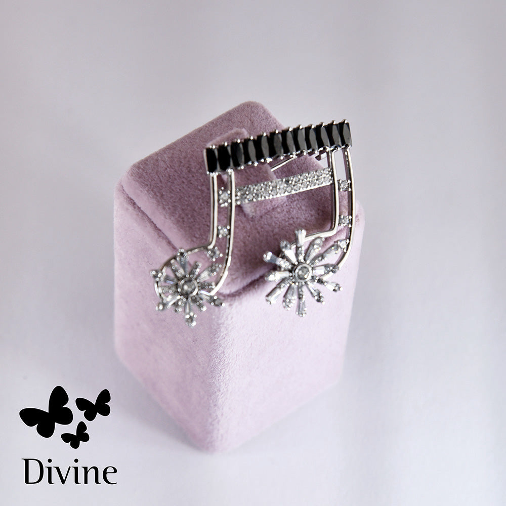 divine brosh chic and stylish