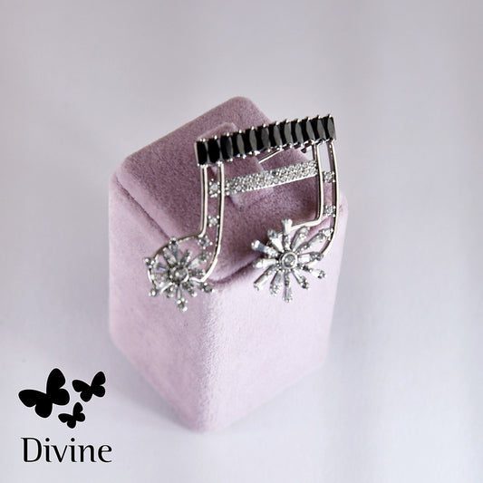 divine brosh chic and stylish