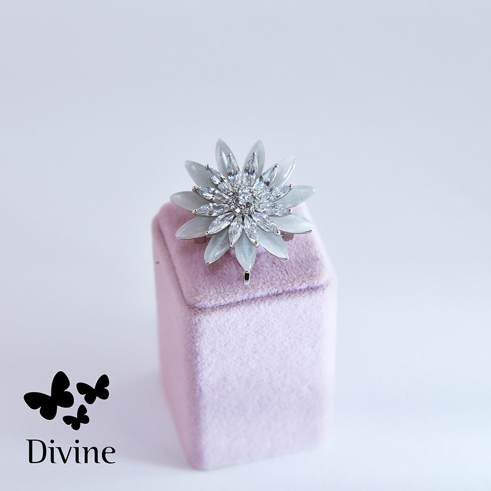 Divine Брош „Blossom Up“