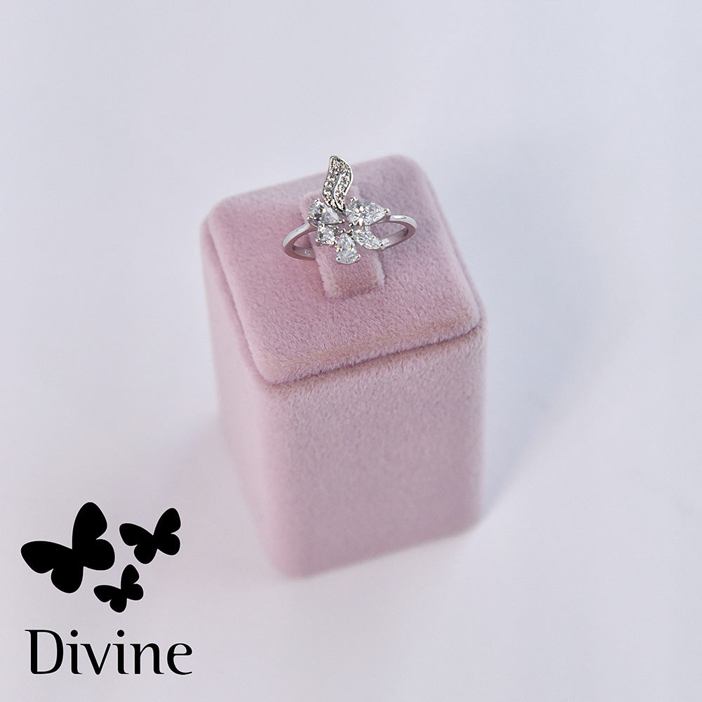 divine prsten white floral elegance