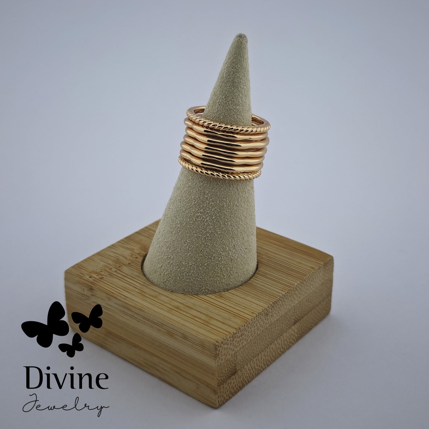 Divine Прстен “Royal Lines”